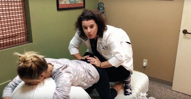 How To Do A Double Hip Squeeze During Labor According To A Doula 2943