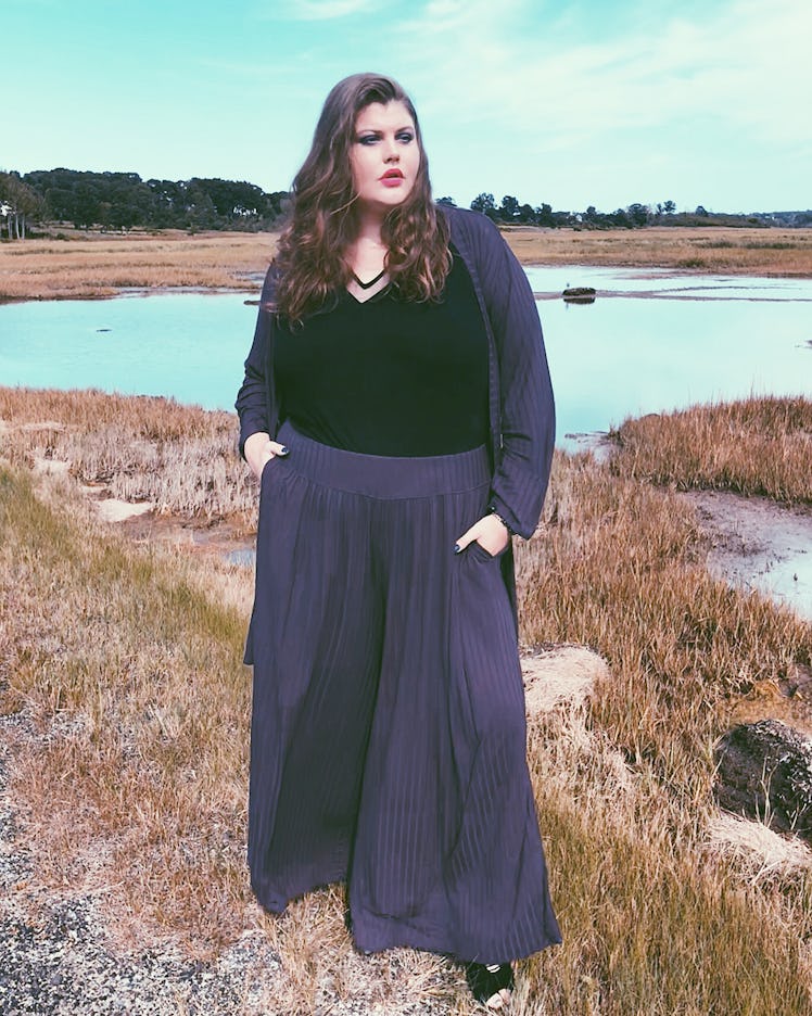 Plus-Size Influencer Beck Delude posing in the swamp field.