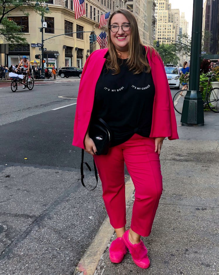 Plus-Size Influencer Sarah Chiwaya mathed pink sneakers with her pink blazer and pants.