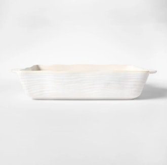 Embossed Stoneware Bakeware with Handle