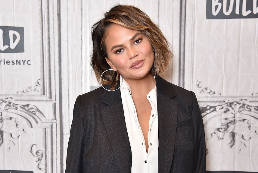 Chrissy Teigen S Response To A Fan Criticizing Her Haircut Was The