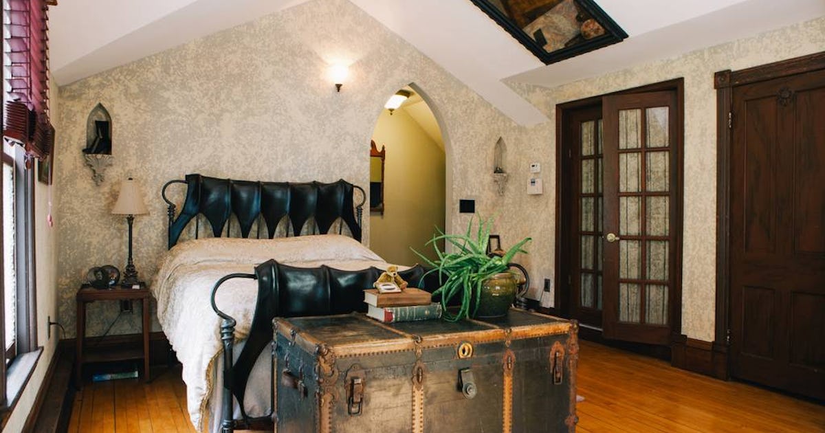 13 Haunted Airbnb Spots You Can Book Right Now