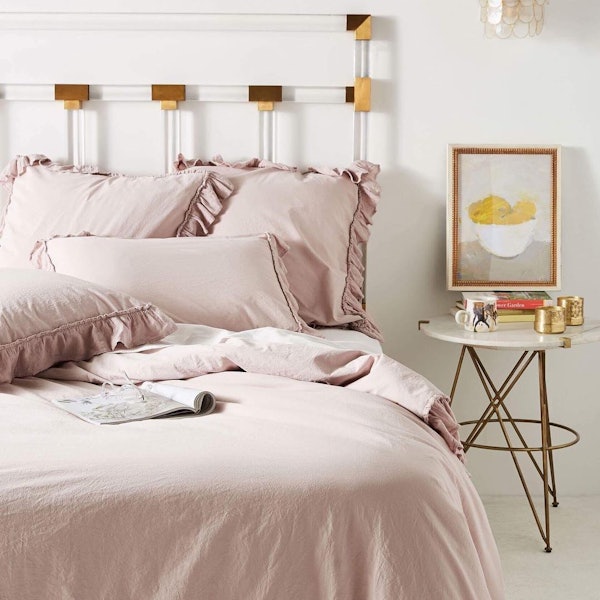 How To Make A Small Bedroom Look Bigger According To Experts