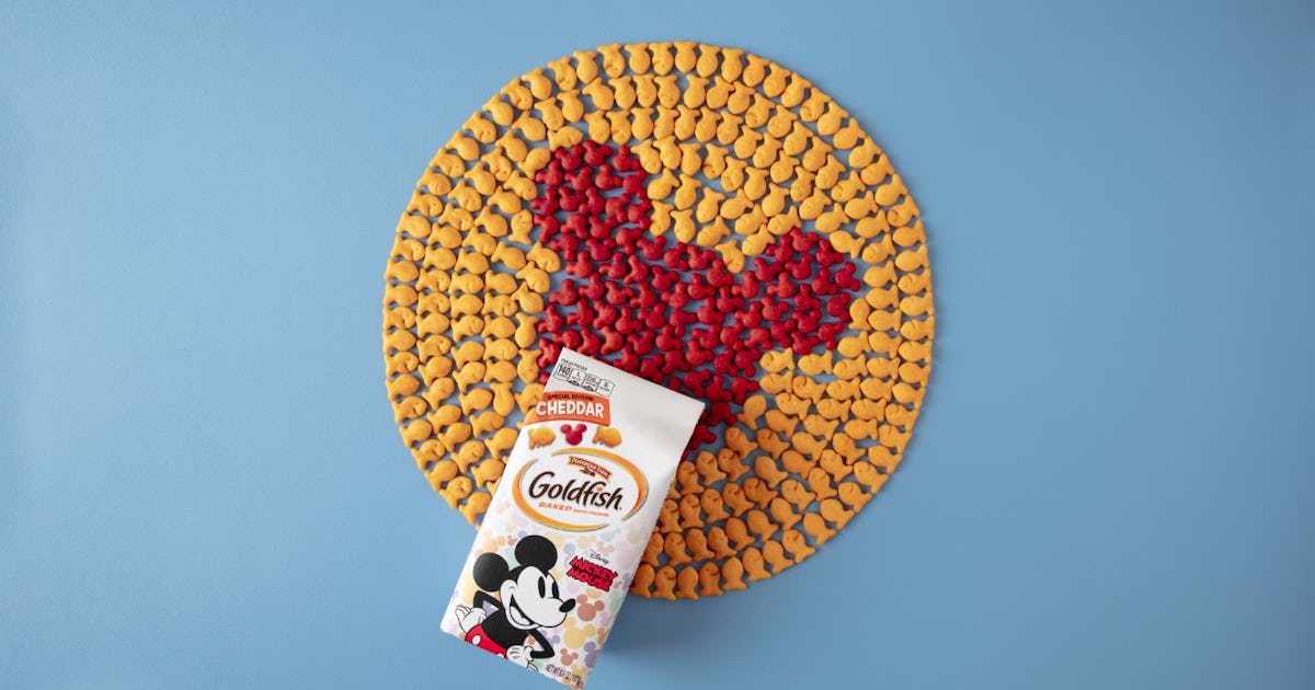 These mickey mouse goldfish crackers shaped like mickey ears are seriously adorable These Mickey Mouse Goldfish Crackers Shaped Like Mickey Ears Are Seriously Adorable