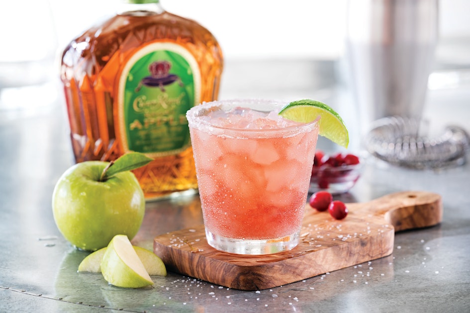 Chilis 5 Crown Apple Crisp Margarita Is Here To Kick Off Fall On A Boozy Note