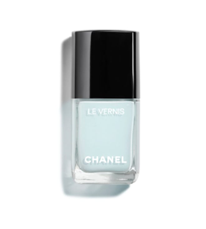 Le Vernis Longwear Nail Colour in 584 Bleu Pastel