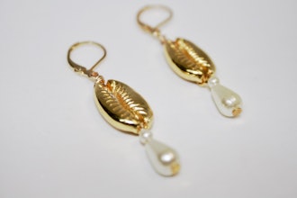 Dainty Gold Pearl Drop Earrings