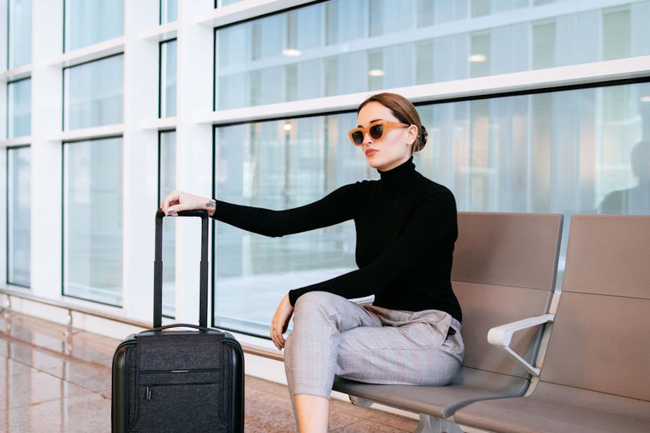 Comfy Alo Yoga travel outfit  Travel outfit, Travel outfit plane