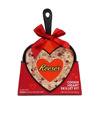 Galerie Valentine's Day Heart Shape Skillet with Reese's Cake Mix