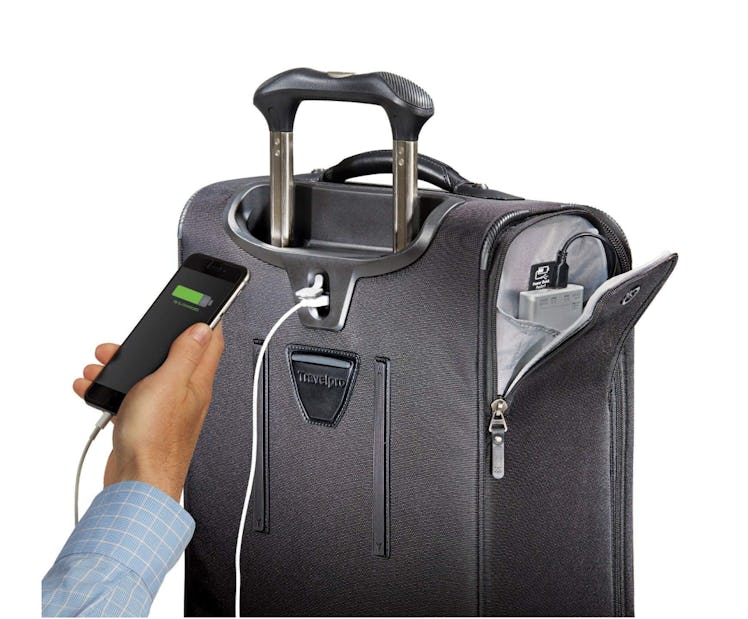 Travelpro Luggage Crew 11 21" Carry-on Expandable Spinner w/Suiter and USB Port