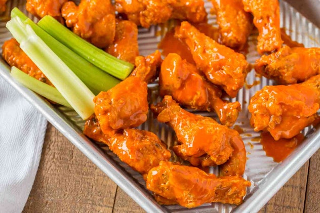 https://imgix.bustle.com/uploads/image/2019/1/28/a75dfbcf-ceaf-4b3a-9681-6ccc6b584b80-buffalo-wings-4.jpg?w=632&fit=crop&crop=faces&auto=format%2Ccompress