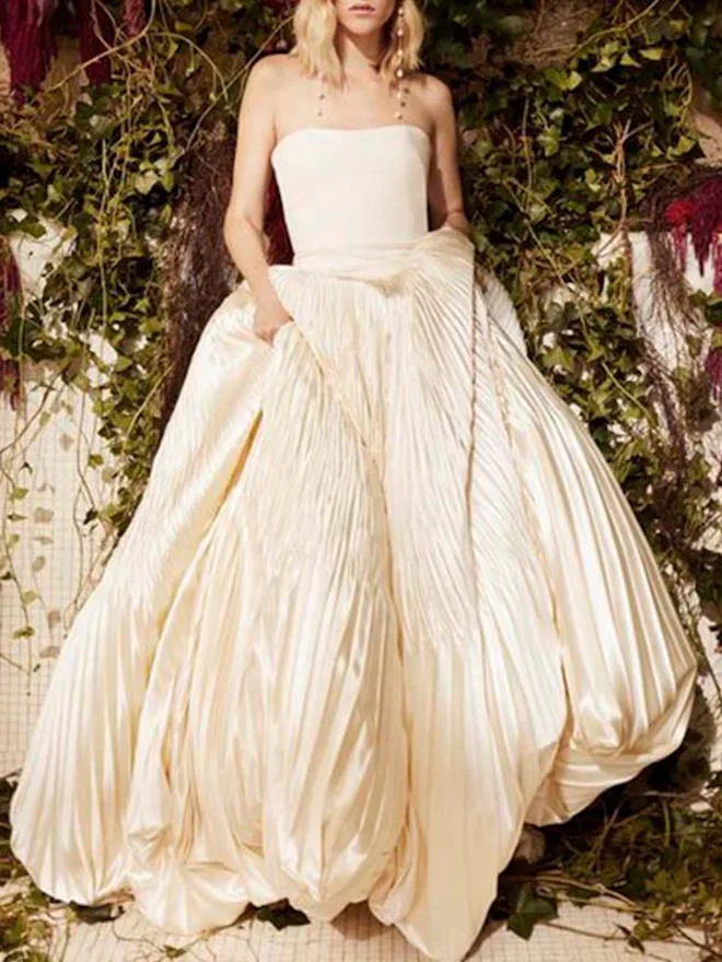 Victoria Beckham's Wedding Dress Is Still Relevant 20 Years Later Here's Why Victoria Beckham's Wedding Dress Is Still Relevant 20 Years Later Here's Why