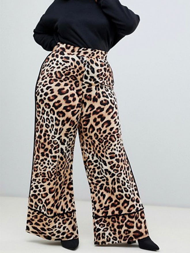Emma Robertsâ Leopard Sweatpants Are A Cozy Take On Animal Print