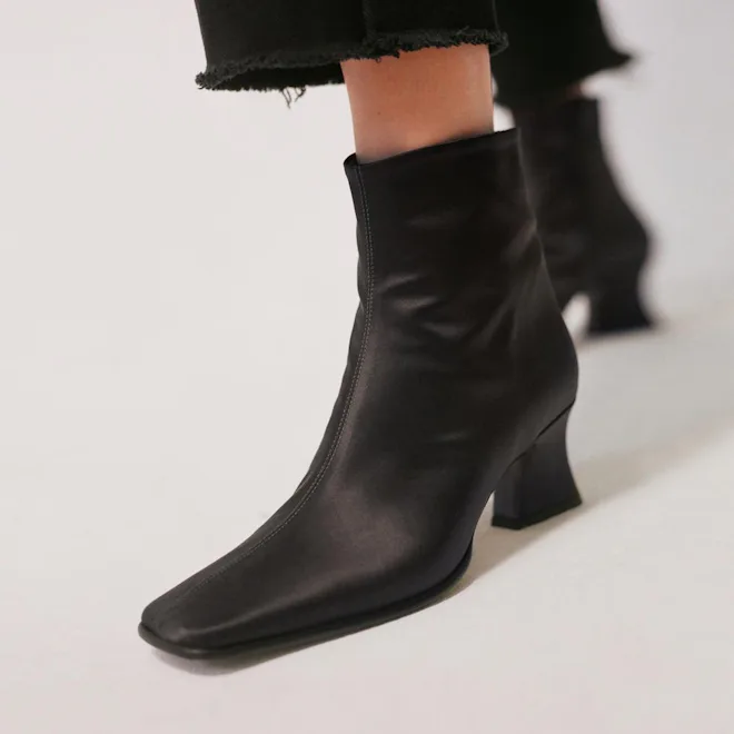 B Square Toe The Square-Toe Boots Trend Is Back — Here's How To Wear It