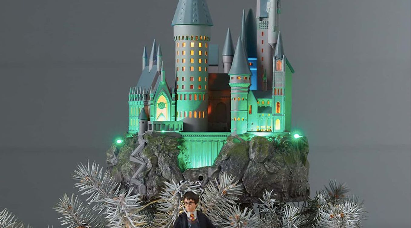 This Harry Potter Hogwarts Tree Topper Is Perfect For Christmas