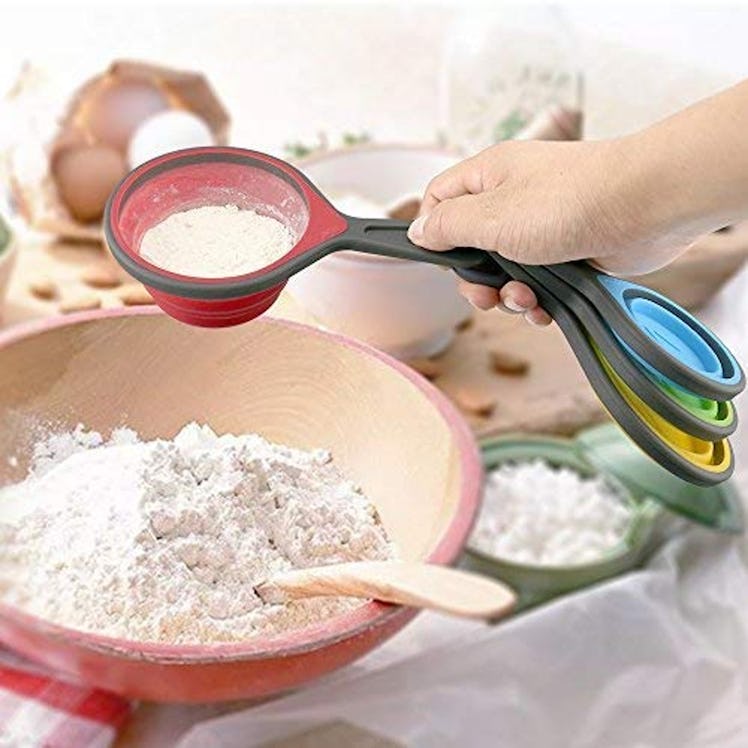 leepiya Collapible Measuring Cups Set (Set Of 4 Cups + Measuring Spoons)