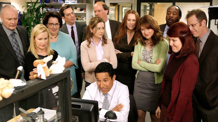 'The Office' cast looking at Oscar's computer, in need of Instagram captions.