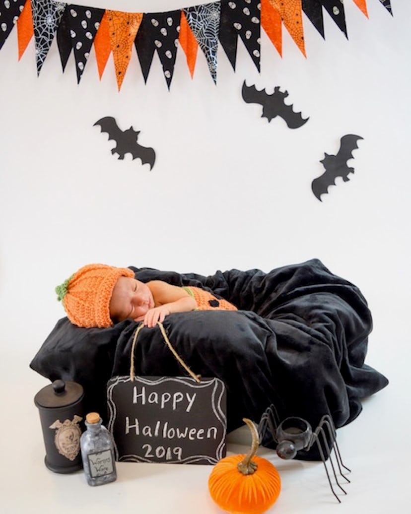 pics of babies dressed as pumpkins, newborn baby dressed as pumpkin, newborn photo shoot