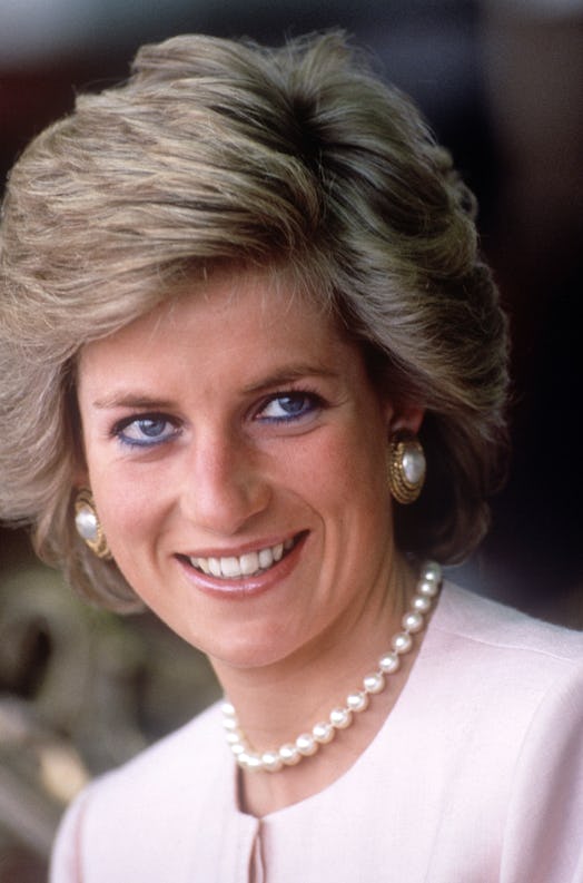 '80s and '90s fashion: Princess Diana with her classic pearl earrings