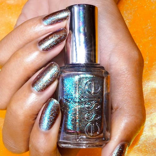 Essie Mercury in Retrograde III collection includes two new shimmery nail polish shades. 