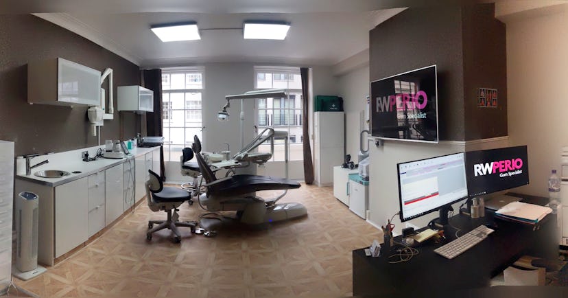 RW Perio, a specialist gum clinic in London, offers a treatment using Airflow tooth polishing