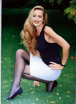 '80s and '90s fashion: sheer tights on Jerry Hall