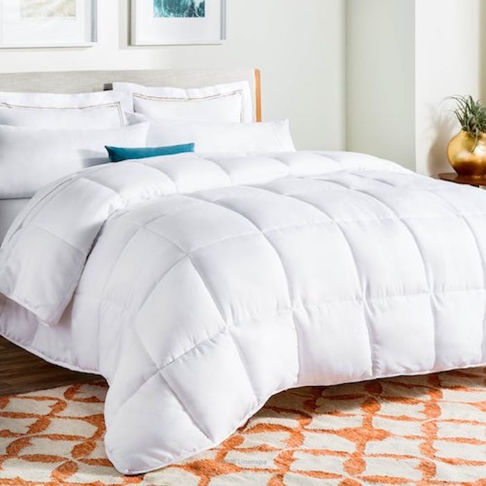 LINENSPA All-Season White Down Alternative Quilted Comforter