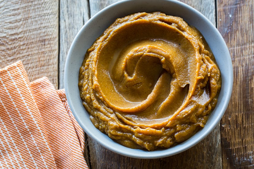 slow cooker pumpkin butter in blue bowl on wooden table