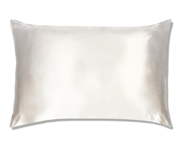 white silk pillowcase to use if your hair is damaged from highlights