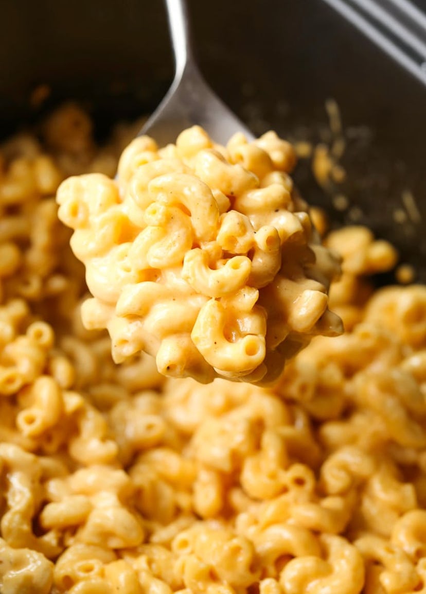 Slow cooker macaroni and cheese close up
