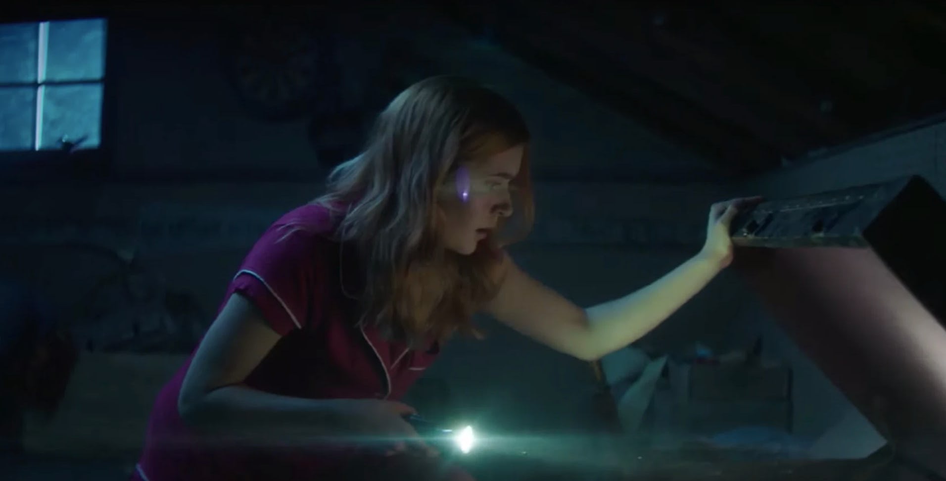 Nancy Drew attempting to learn about who killed Dead Lucy 