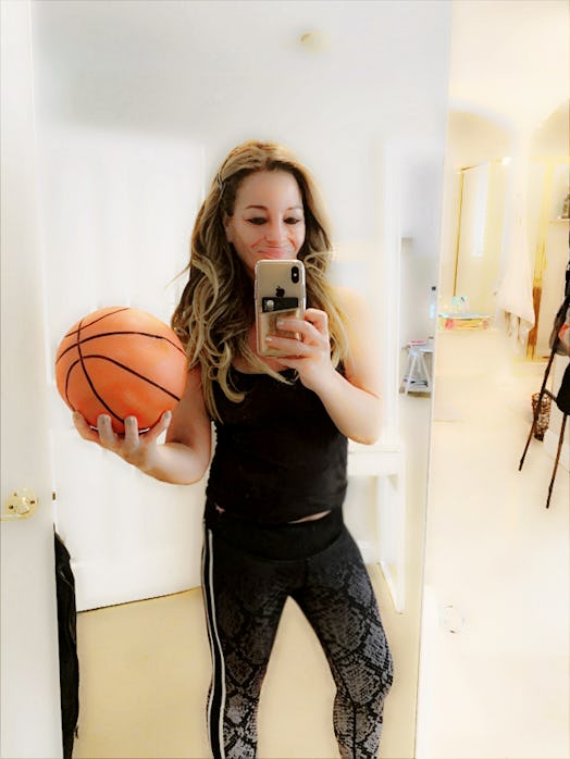 I tried WundaBar Pilates like Vanessa Hudgens using this half-deflated basketball.