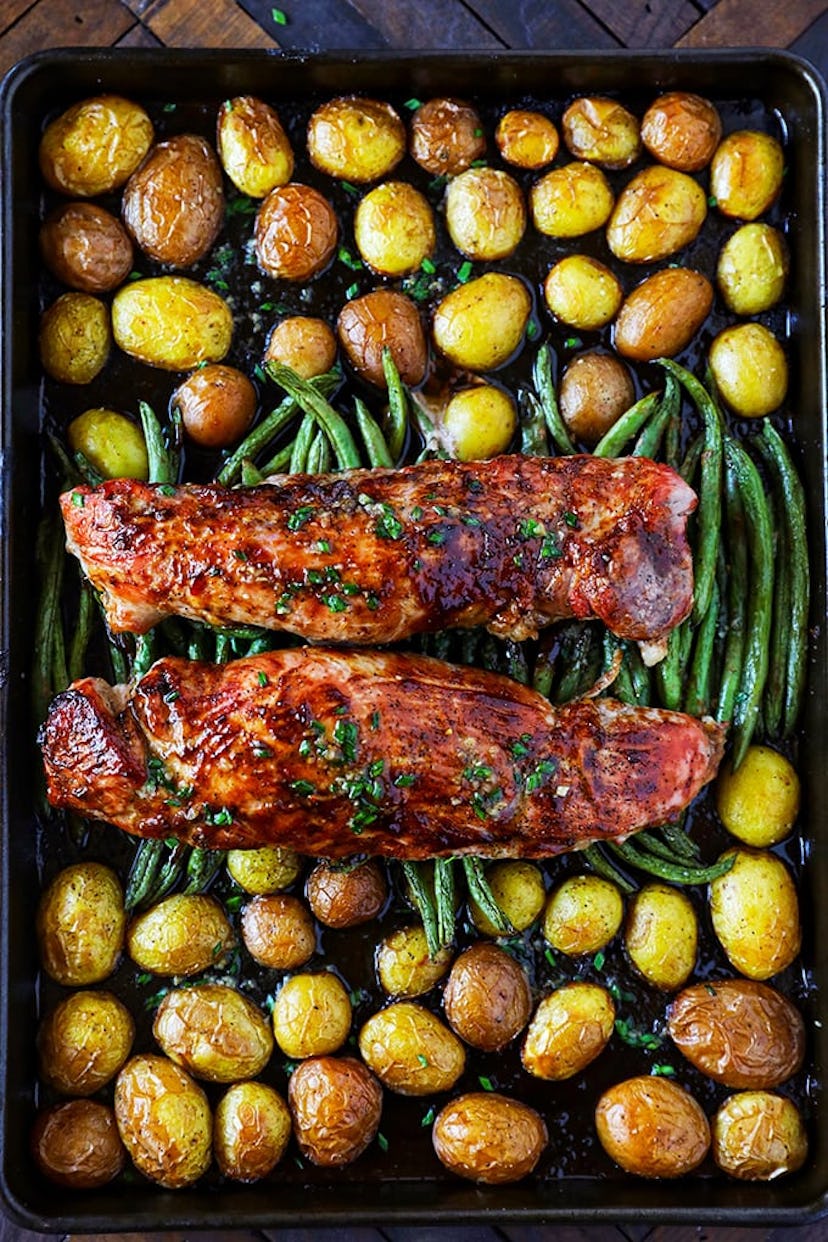 sheet pan recipes with pork, pork tenderloin with potatoes and green beans