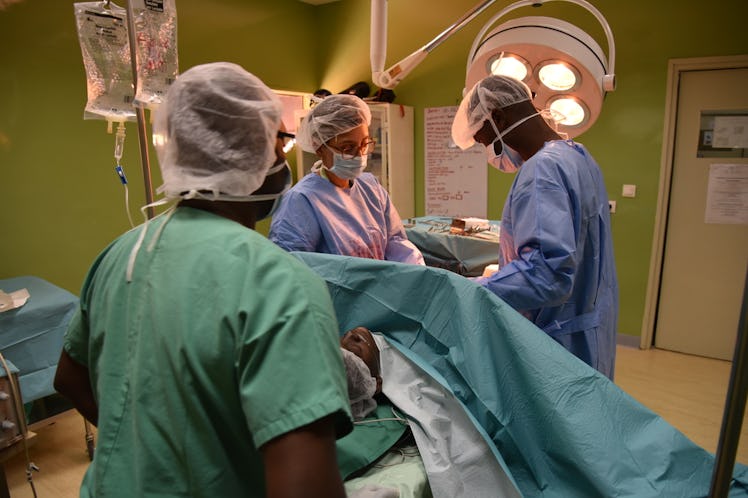 https://donate.doctorswithoutborders.org/onetime-b.cfm?source=ADD190U0U00&utm_source=AdWords&utm_med...