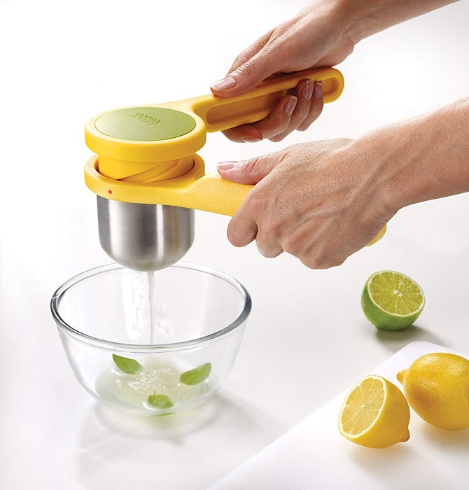 Joseph Joseph 20101 Helix Citrus Juicer Ergonomic Twist