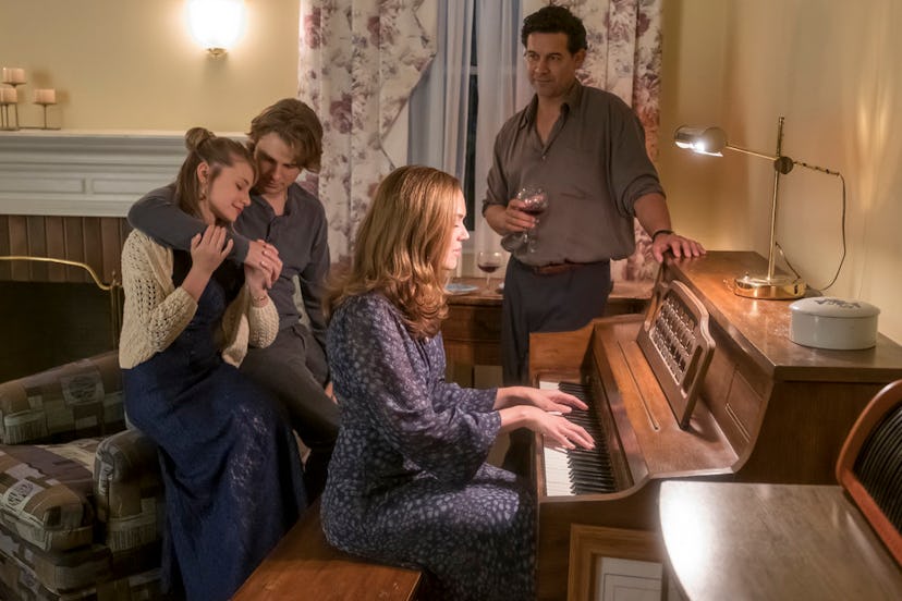 Amanda Leighton, Logan Shroyer, Mandy Moore, and Jon Huertas in 'This Is Us'