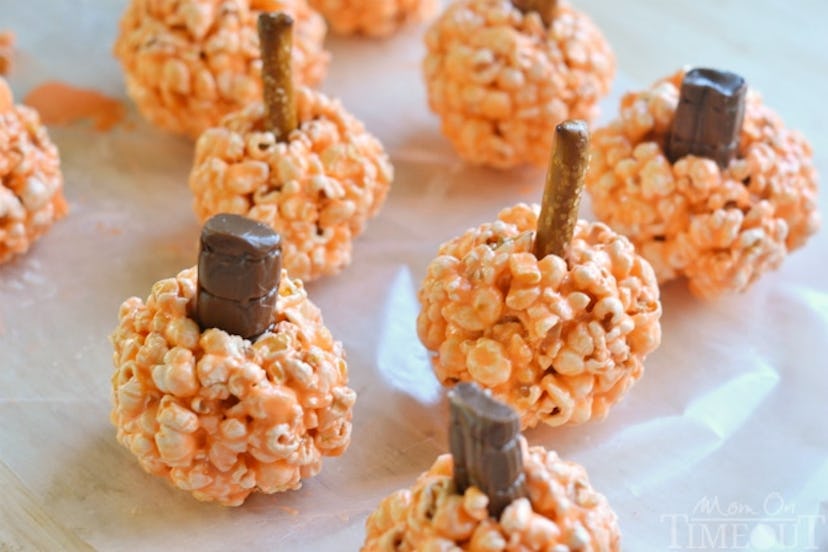 Pumpkin popcorn balls are an easy Halloween snack for the classroom. 