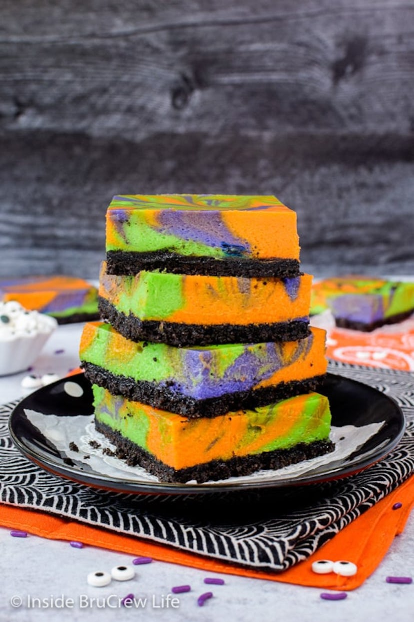 Halloween Swirled Cheesecake Bars are a gorgeous Halloween snack for the classroom kids will love. 