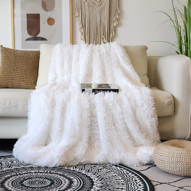 Tuddrom Faux Fur Shaggy Blanket