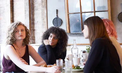 5 Controlling And Manipulative Relationship Signs To Watch Out For