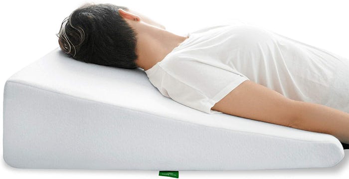 Cushy Form Wedge Pillow