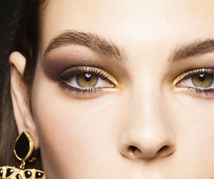 Chanel's Holiday 2019 Makeup Collection Is The Modern Way To Wear
