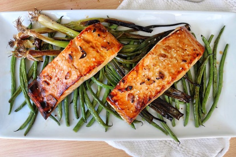 Honey-Sesame Broiled Salmon with Scallions recipe from The Skinny Pig is a healthy, beautiful meal t...