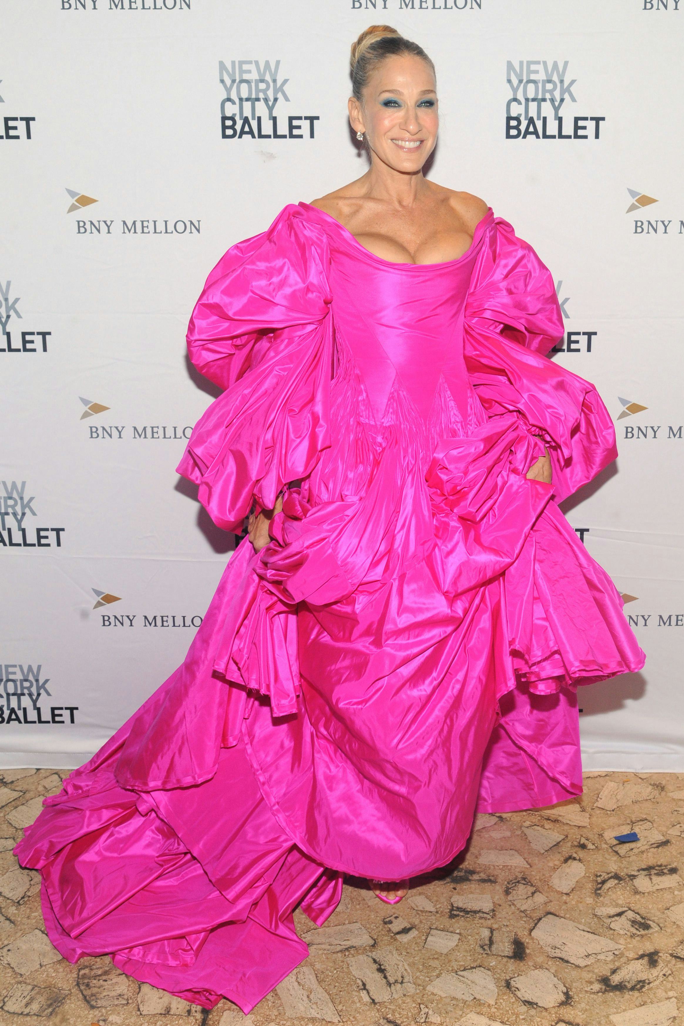 Sarah Jessica Parker channels Carrie Bradshaw in a giant fuchsia dress by Zac Posen.