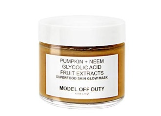 Model Off Duty Pumpkin + Neem Superfood Skin Glow Mask