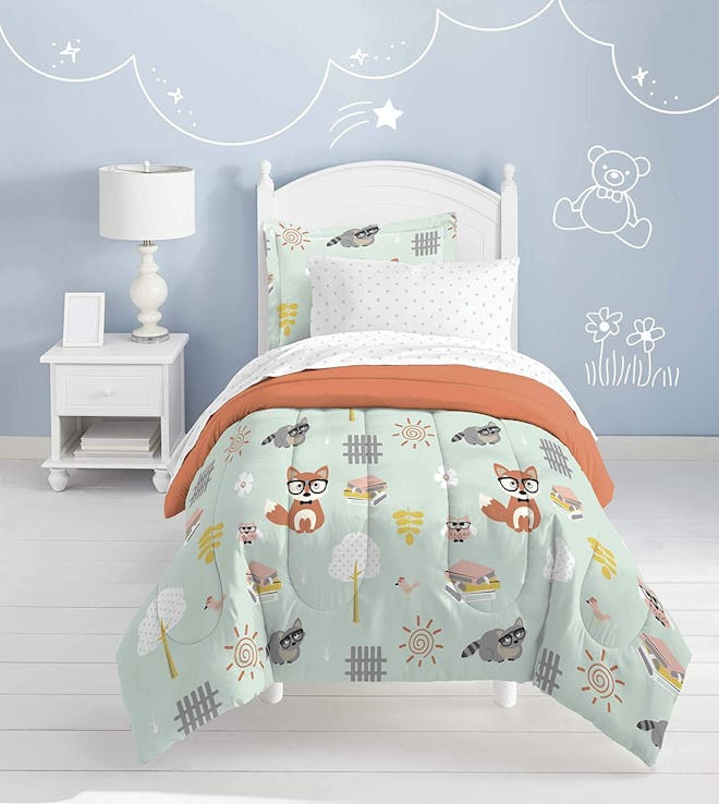 dream FACTORY Casual Woodland Friends Comforter Set (5 Pieces, Twin)