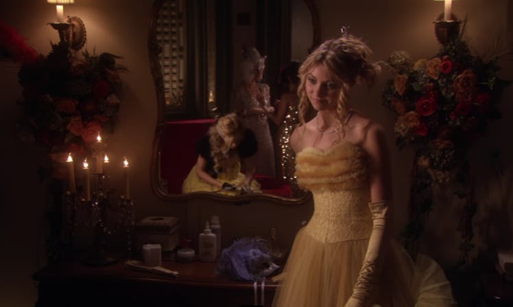 Jenny Humphrey at the masquerade ball in 'Gossip Girl'