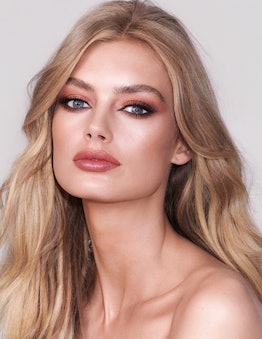 Charlotte Tilbury's Charlotte Darling Palette helps you create sultry, sexy eye looks that are equal...