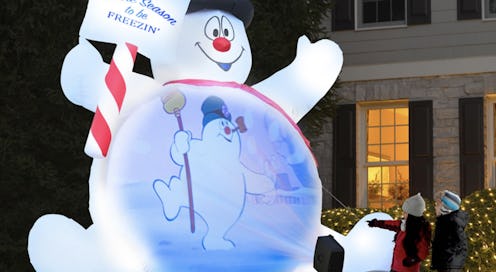 This 10-foot Frosty The Snowman plays clips from the holiday classic. 