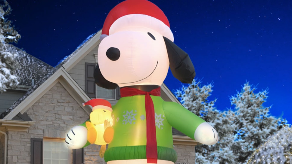 This Giant Inflatable Snoopy Is 16 Ridiculous Feet Tall